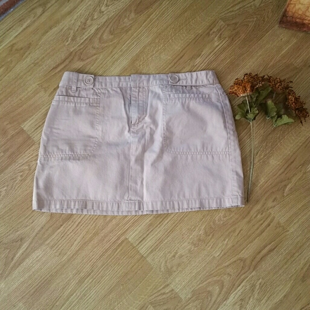 Old Navy creme colored mini-skirt